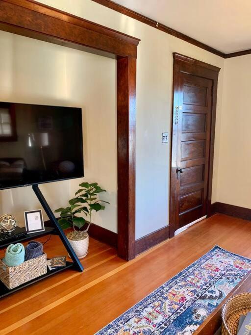 Historic Downtown Riverview Flat, No. 2 Astoria Dış mekan fotoğraf
